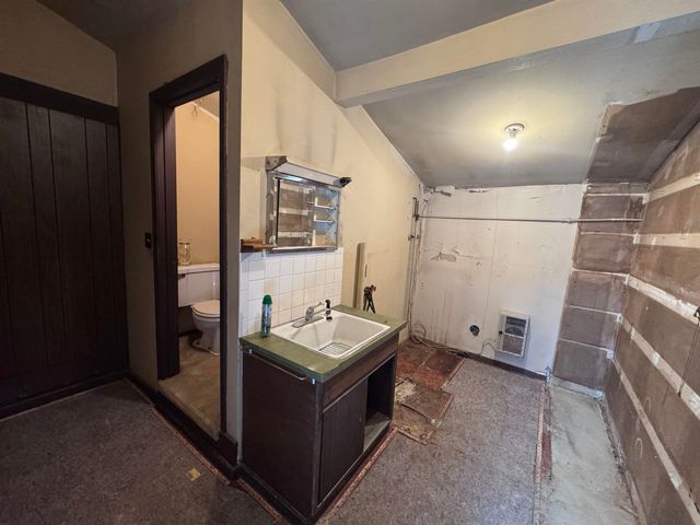 16 Norton Street, Derry, NH 03038