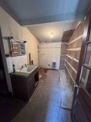 16 Norton Street, Derry, NH 03038