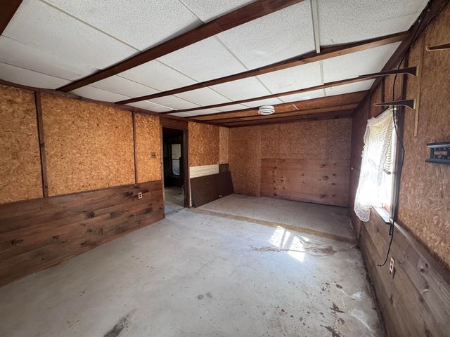16 Norton Street, Derry, NH 03038