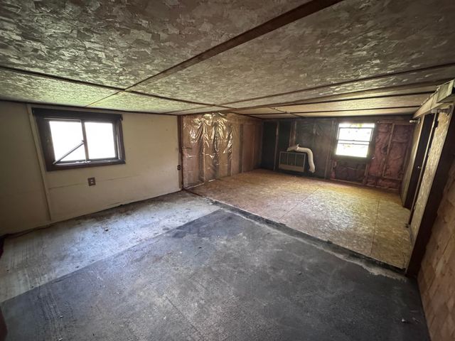 16 Norton Street, Derry, NH 03038
