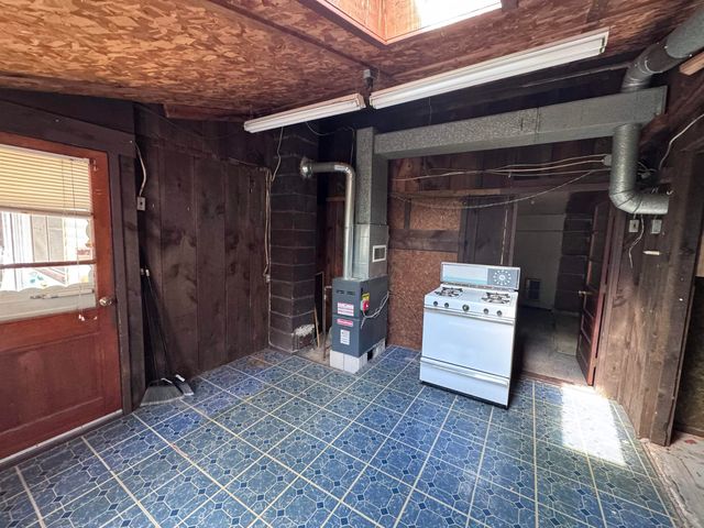 16 Norton Street, Derry, NH 03038