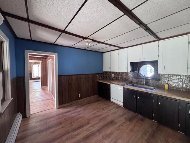 16 Norton Street, Derry, NH 03038