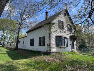 16 Norton Street, Derry, NH 03038