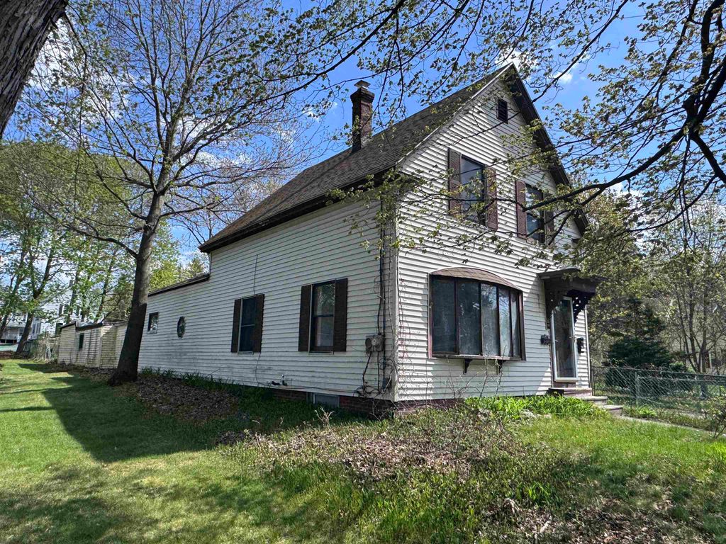 16 Norton Street, Derry, NH 03038