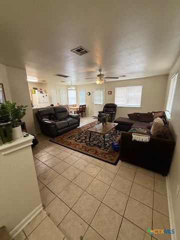 911 Sage Wood Trail, San Marcos, TX 78666