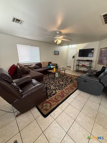 911 Sage Wood Trail, San Marcos, TX 78666