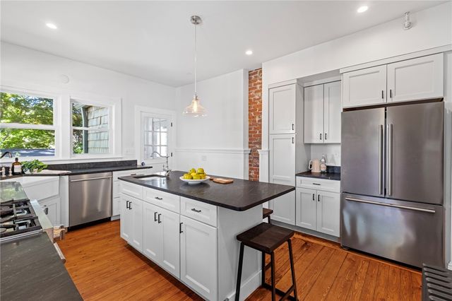 15 Bradford Avenue, Newport, RI 02840