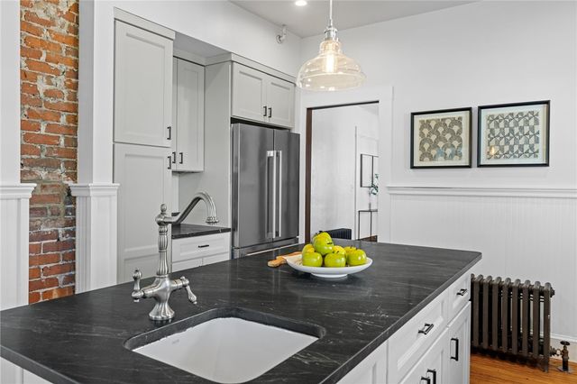 15 Bradford Avenue, Newport, RI 02840