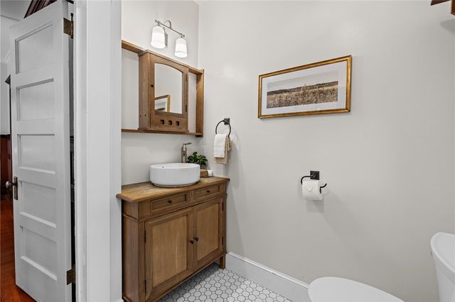 15 Bradford Avenue, Newport, RI 02840