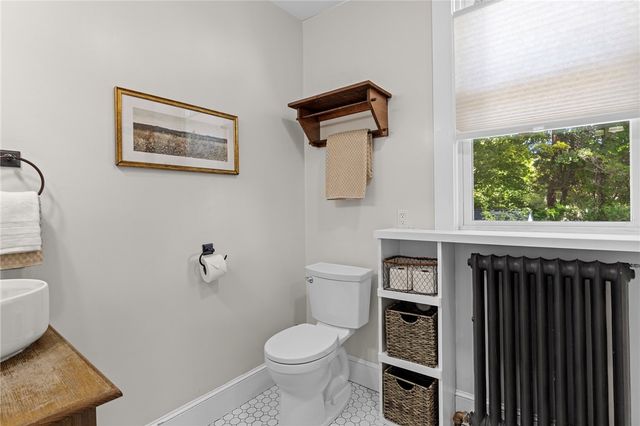 15 Bradford Avenue, Newport, RI 02840