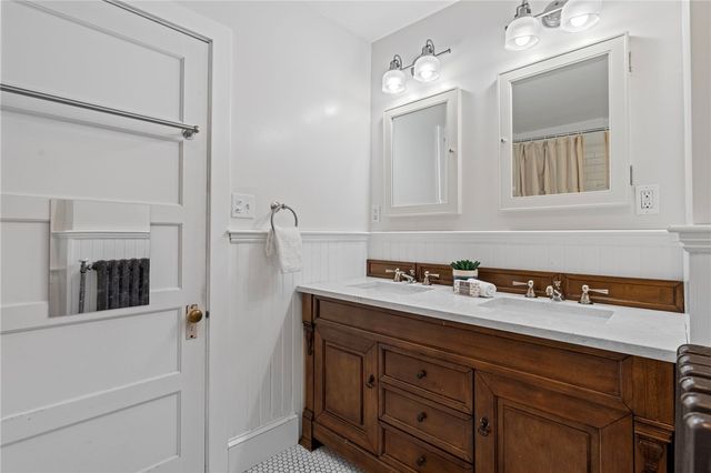 15 Bradford Avenue, Newport, RI 02840