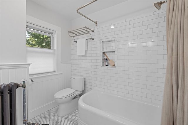 15 Bradford Avenue, Newport, RI 02840