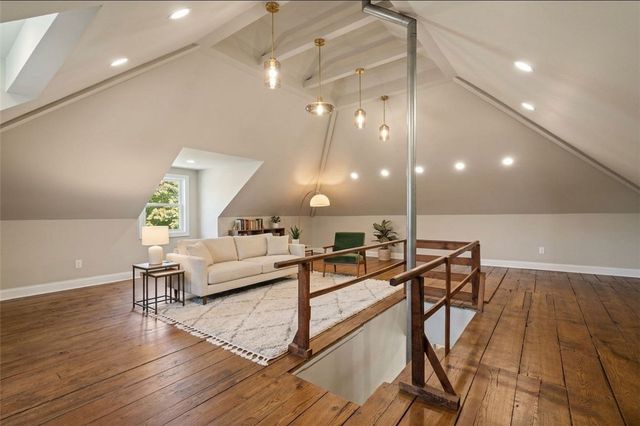 15 Bradford Avenue, Newport, RI 02840
