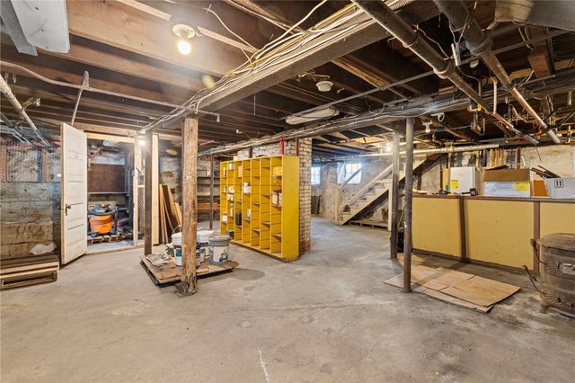 15 Bradford Avenue, Newport, RI 02840