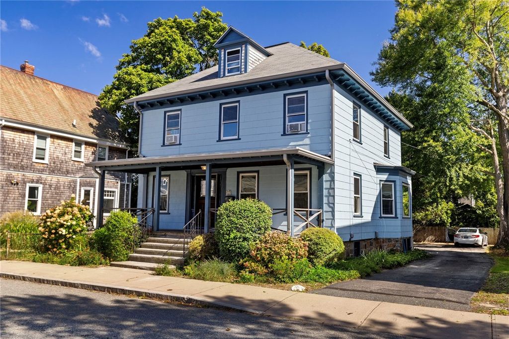 15 Bradford Avenue, Newport, RI 02840