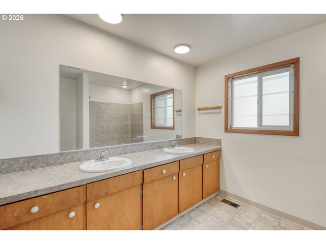 6788 Se MOLT St, Milwaukie, OR 97267