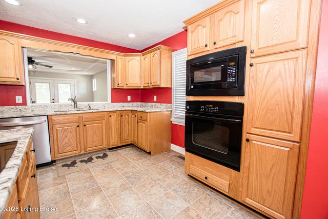 179 Kings Church Ct, Taylorsville, KY 40071
