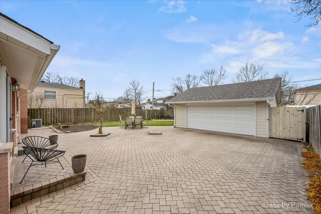 458 N 5th Avenue, Des Plaines, IL 60016