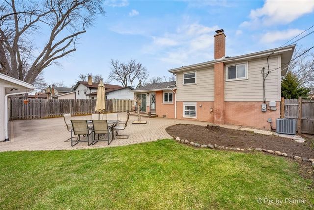 458 N 5th Avenue, Des Plaines, IL 60016