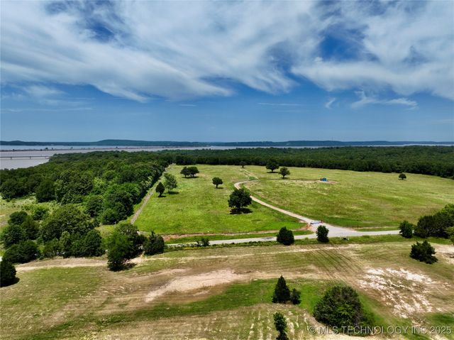 13 Kathy Lane, Eufaula, OK 74432