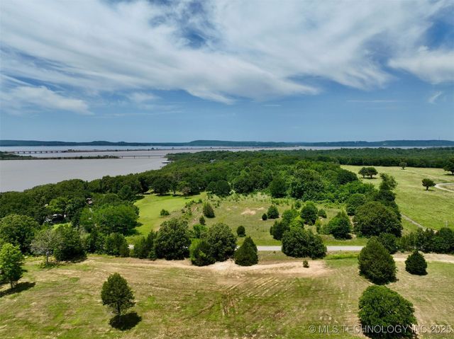 13 Kathy Lane, Eufaula, OK 74432