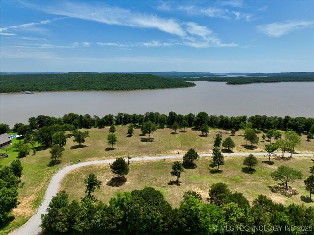 13 Kathy Lane, Eufaula, OK 74432