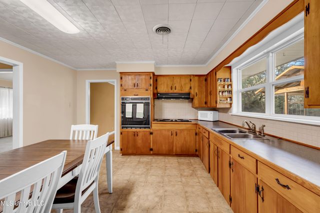 13600 Money Farm Road, Ocean Springs, MS 39564