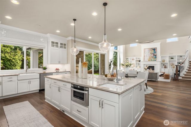 2832 109th Avenue SE, Bellevue, WA 98004