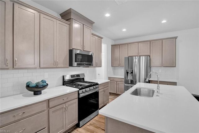 1124 Erin DR, Suffolk, VA 23435