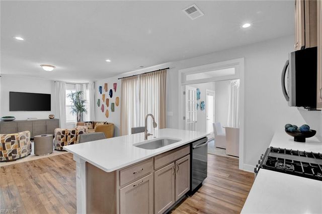 1124 Erin DR, Suffolk, VA 23435