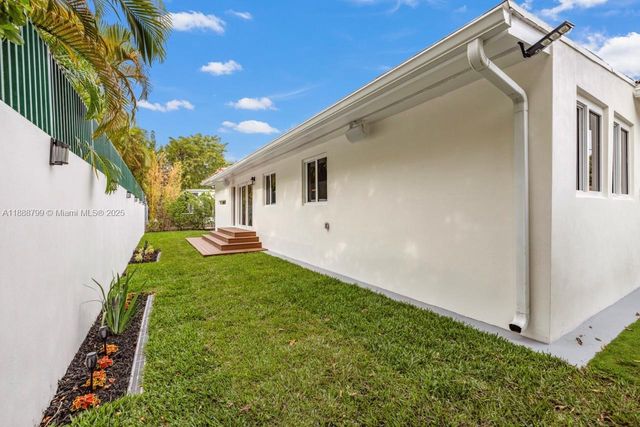 3504 Crystal View Ct, Miami, FL 33133
