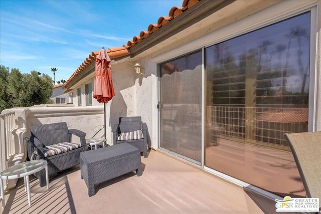 688 Vista Lago Circle, Palm Desert, CA 92211