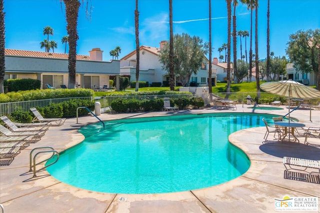 688 Vista Lago Circle, Palm Desert, CA 92211
