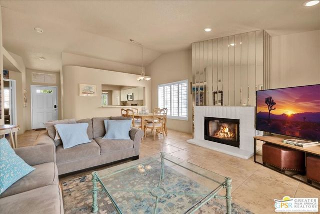 688 Vista Lago Circle, Palm Desert, CA 92211