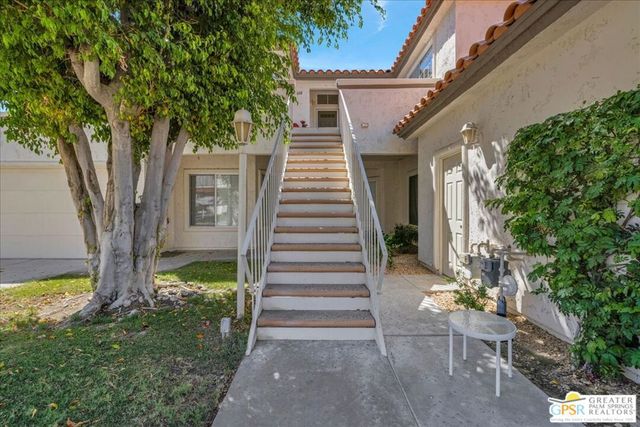 688 Vista Lago Circle, Palm Desert, CA 92211