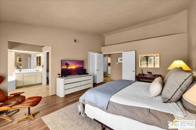 688 Vista Lago Circle, Palm Desert, CA 92211