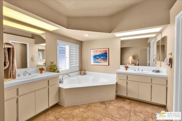 688 Vista Lago Circle, Palm Desert, CA 92211