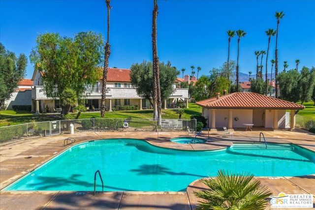 688 Vista Lago Circle, Palm Desert, CA 92211