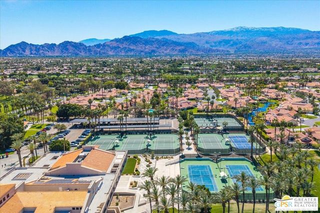 688 Vista Lago Circle, Palm Desert, CA 92211