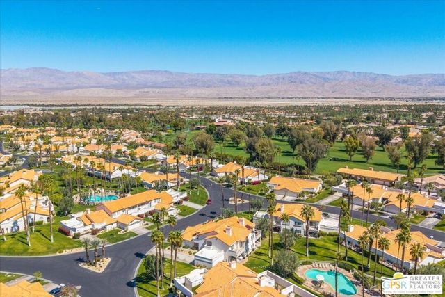 688 Vista Lago Circle, Palm Desert, CA 92211