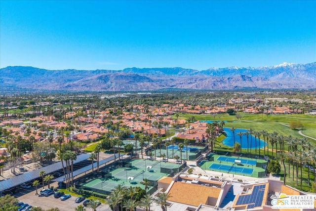 688 Vista Lago Circle, Palm Desert, CA 92211