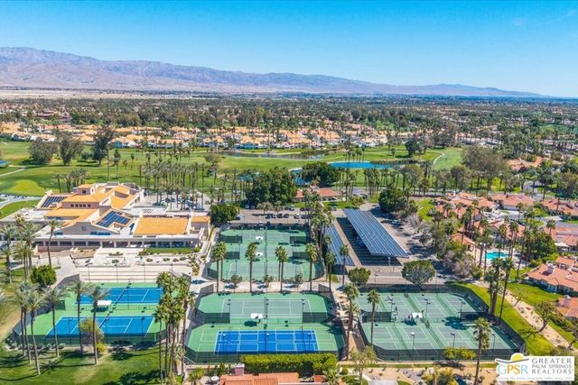 688 Vista Lago Circle, Palm Desert, CA 92211