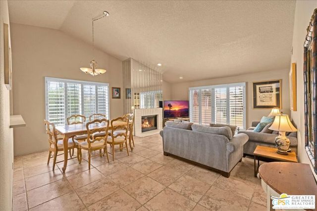 688 Vista Lago Circle, Palm Desert, CA 92211
