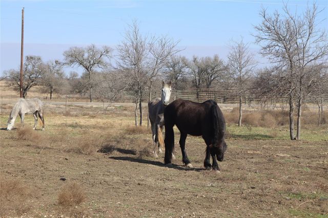 2690 County Road 466, Elgin, TX 78621