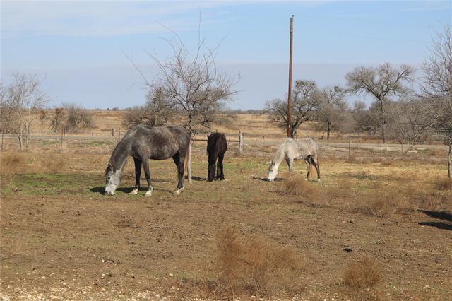 2690 County Road 466, Elgin, TX 78621