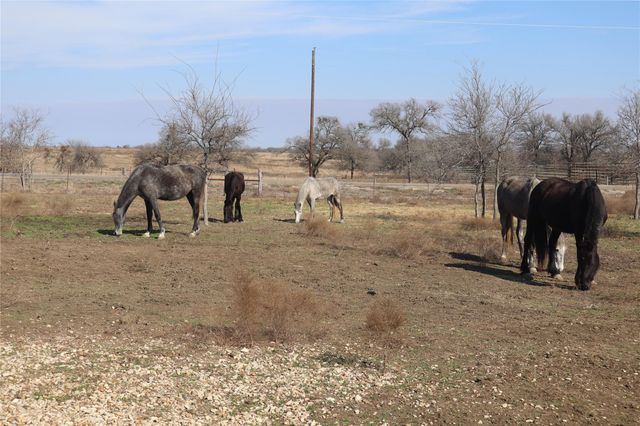 2690 County Road 466, Elgin, TX 78621