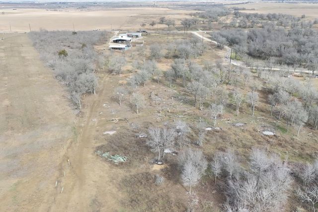 2690 County Road 466, Elgin, TX 78621