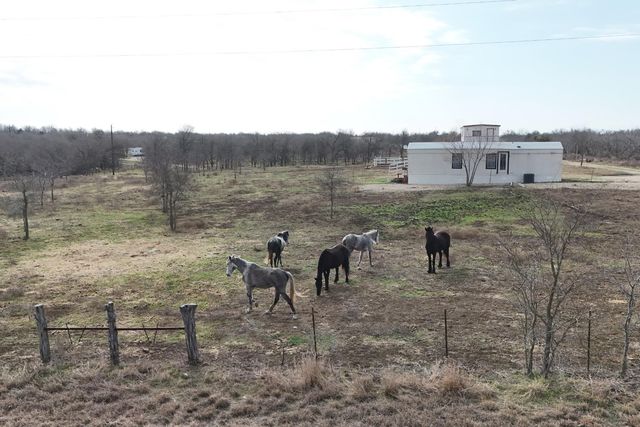 2690 County Road 466, Elgin, TX 78621