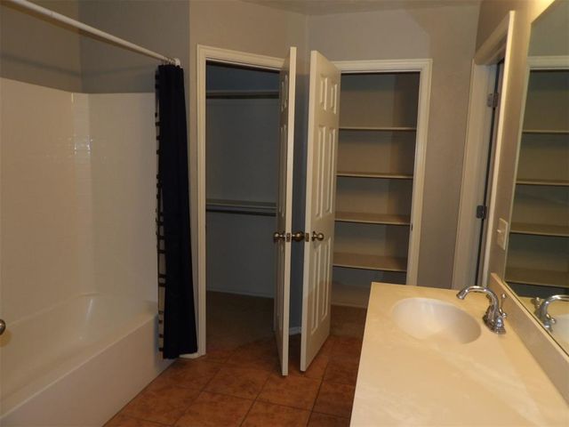 4405 Apple Blossom Circle, Moore, OK 73160