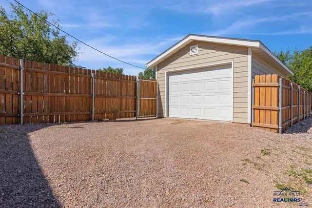 128 S 16TH ST, Hot Springs, SD 57747